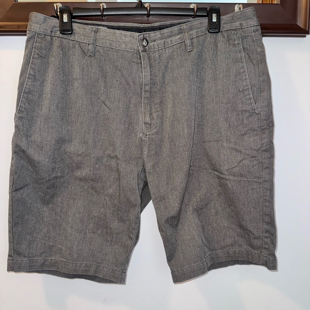 Volcom Men's Gray Shorts Size 38